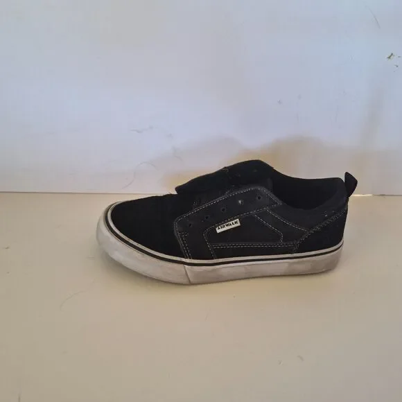 Airwalk Black White Low Top Skate Shoes Lace Up Sneakers Youth Kids SIze 3 US - Picture 4 of 11